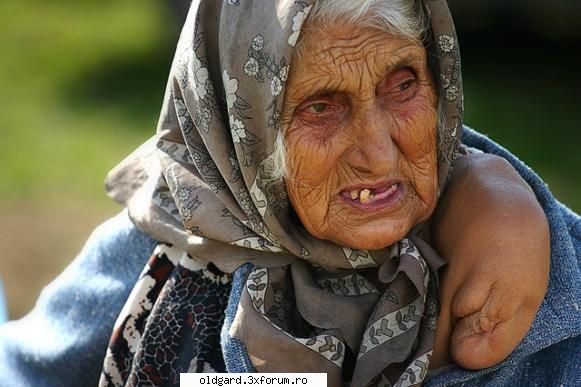 poze cu vere; surori; sunt un idiot ;:)) - mama lu stefan cel mare! 10 bless si vo dau - Diverse